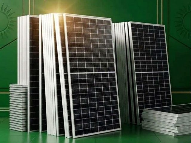 Stacks of monocrystalline solar panels